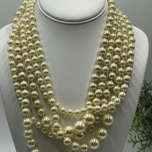 J. Crew Signed Chunky 5-Strand Cream Colored individually Knotted Pearl Necklace - Picture 3 of 11